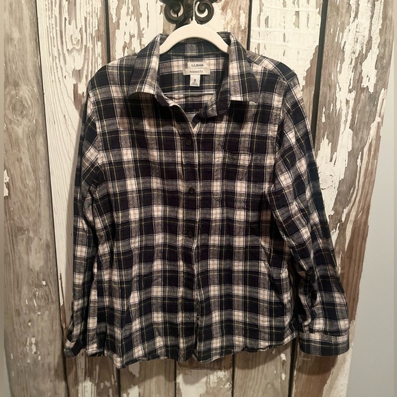 LL Bean blue tartan Relaxed fit size medium - Picture 1 of 5